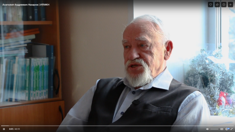 Знакомимся с профессорами ИПМКН!